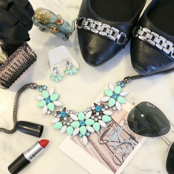 •2 for $15• Flower Drop Earrings - Picture 5 of 7