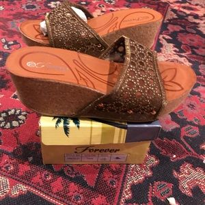 Wedge sparkling gold sandals