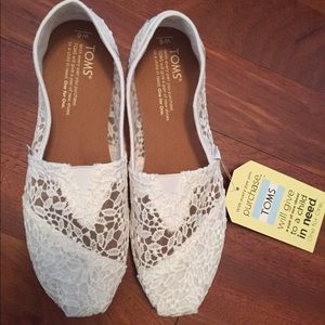 White Lace Leaves Women's Classics