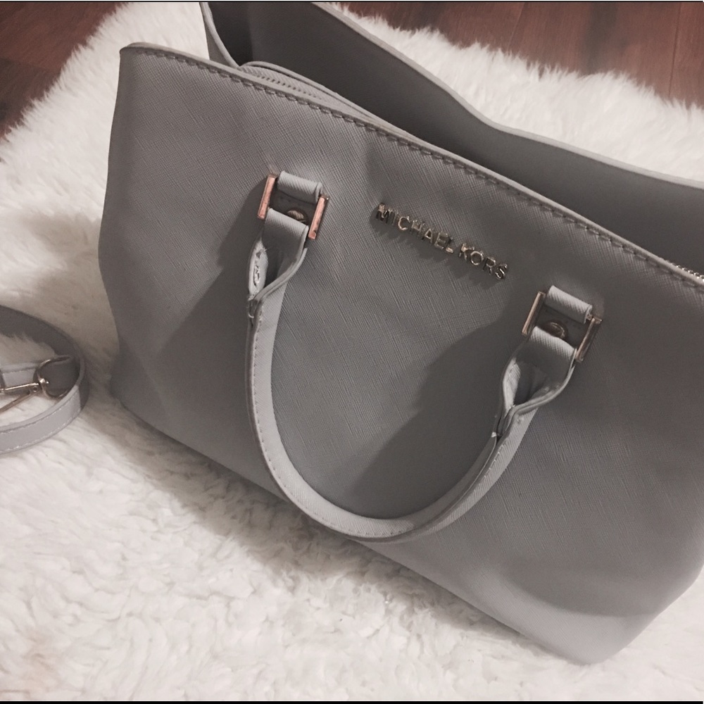 MICHAEL KORS PURSE IN GREY