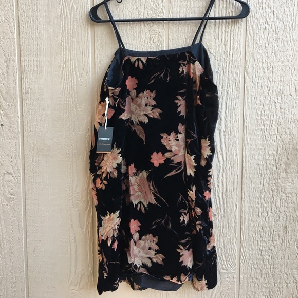 Forever21 Contemporary Dress (Short Le Black/Rust) - Picture 2 of 4
