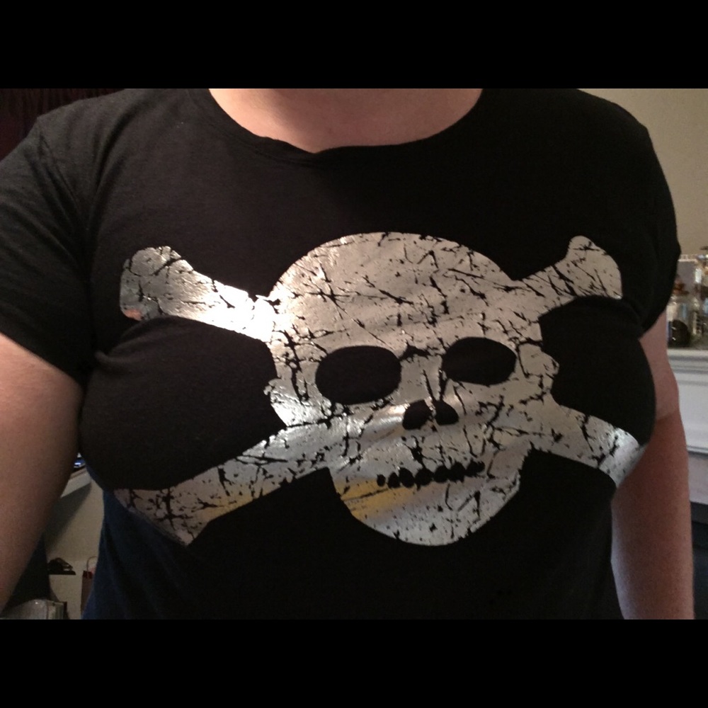 Silver skull black t shirt