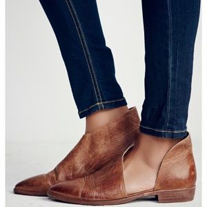 Beautiful, brand new Free People Royale flats!