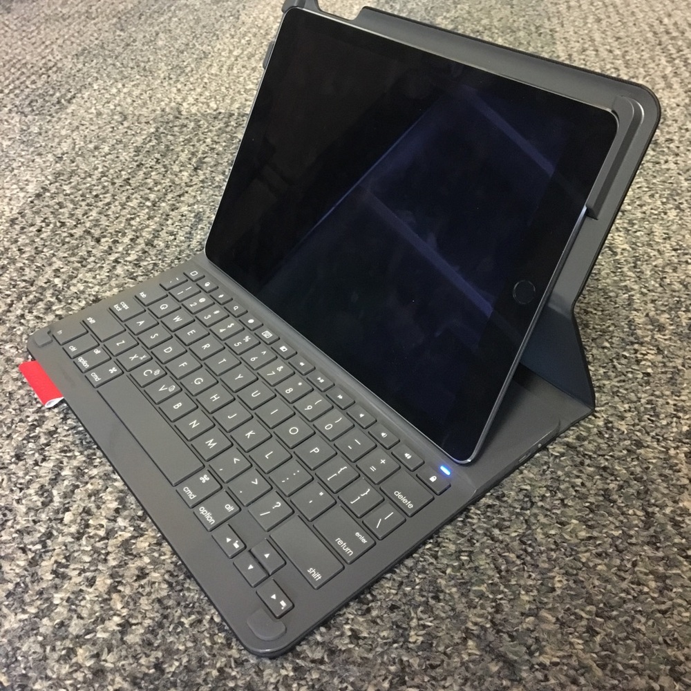 NIB iPad Air 2 Logitech keyboard case.