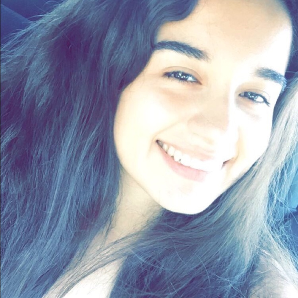 Meet your posher, Ivonne!