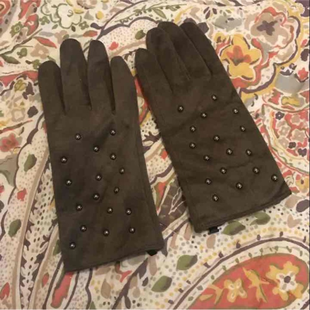 Green gloves