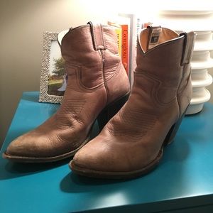 Frye Billie short cowboy boots Size 8