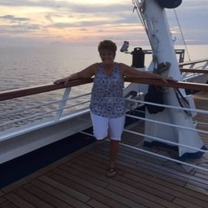 Meet your Posher, Lora