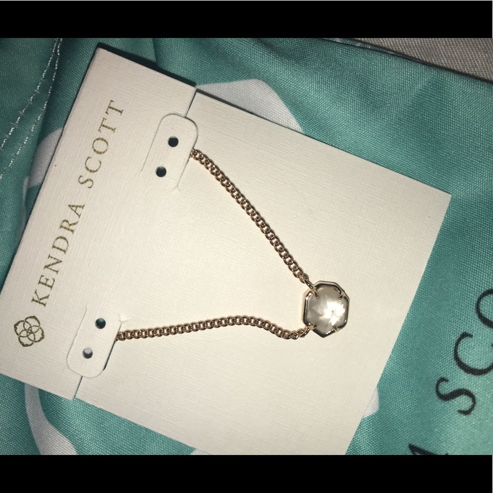 Kendra Scott necklace