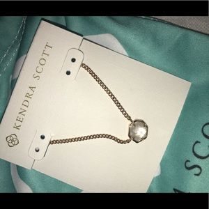 Kendra Scott necklace