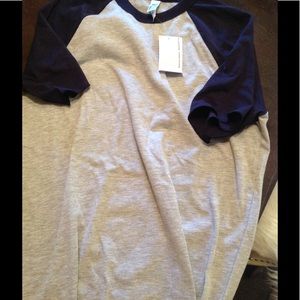 New! AA grey and navy Henley 💕