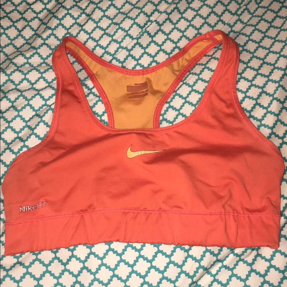 Nike sports bra size medium