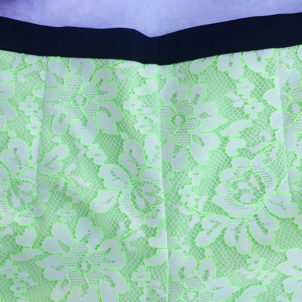 🎈4 for $20 🎈 Beautiful Green color lace shorts - Picture 2 of 3