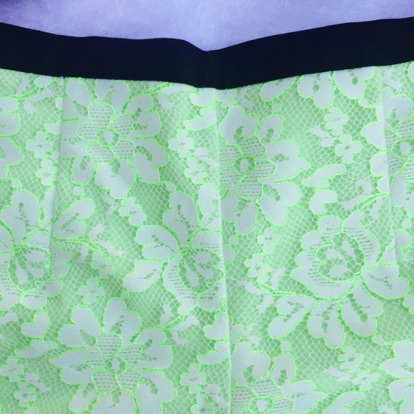 🎈4 for $20 🎈 Beautiful Green color lace shorts - Picture 2 of 3