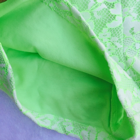 🎈4 for $20 🎈 Beautiful Green color lace shorts - Picture 3 of 3