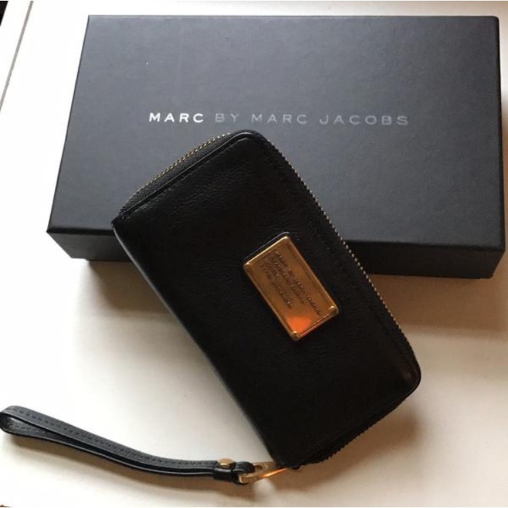 Marc by Marc Jacobs Classic Q Wingman Wristlet