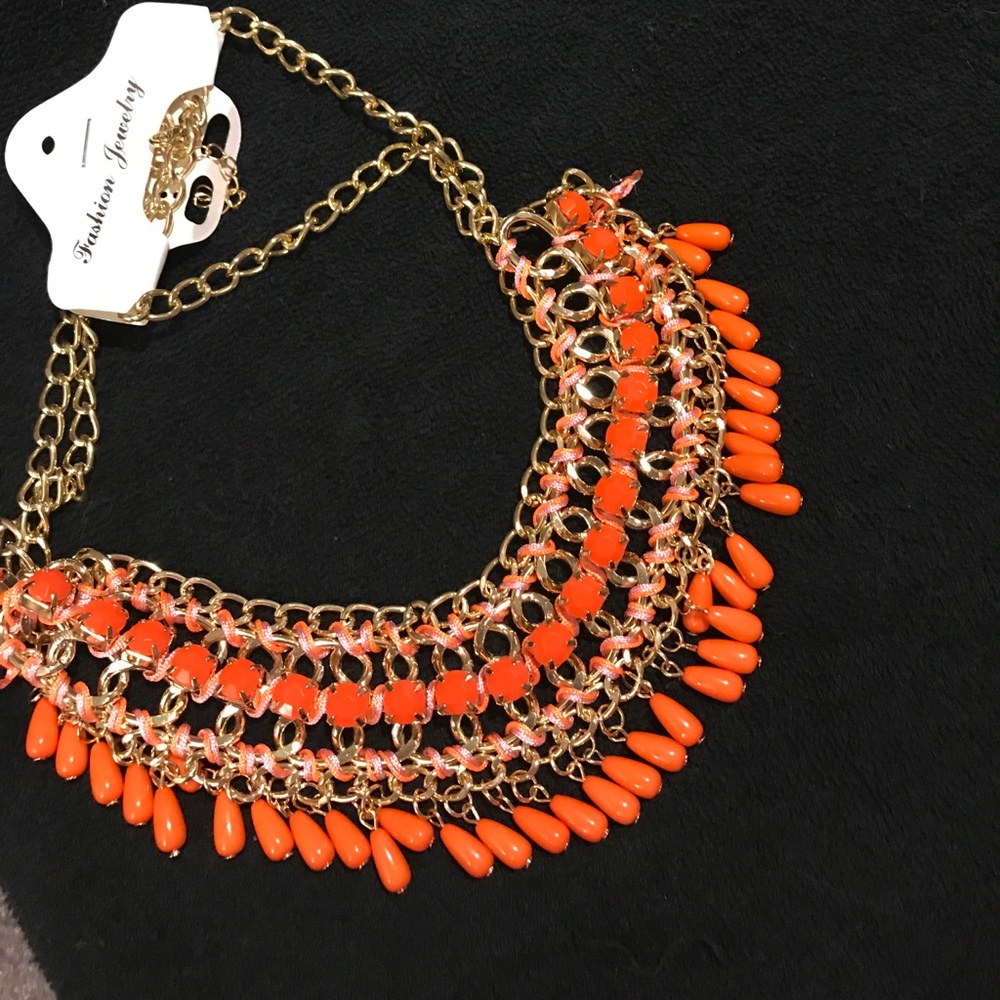 🎁 BRAND NEW 🎁 Statement Necklace! - Picture 2 of 2