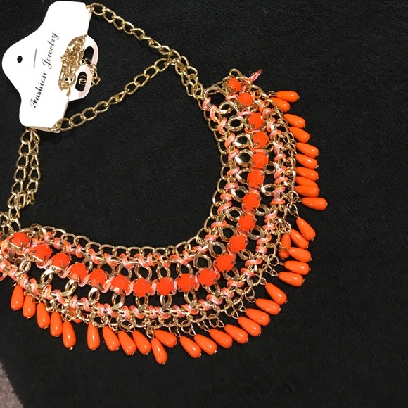 🎁 BRAND NEW 🎁 Statement Necklace! - Picture 2 of 2