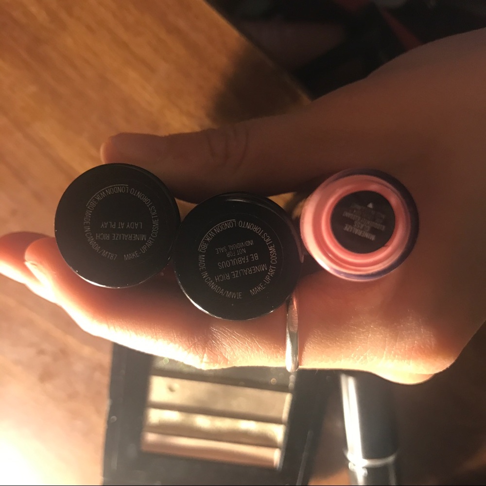 MAC lips - Picture 4 of 4