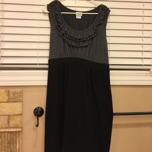 Fancy sleeveless maternity dress