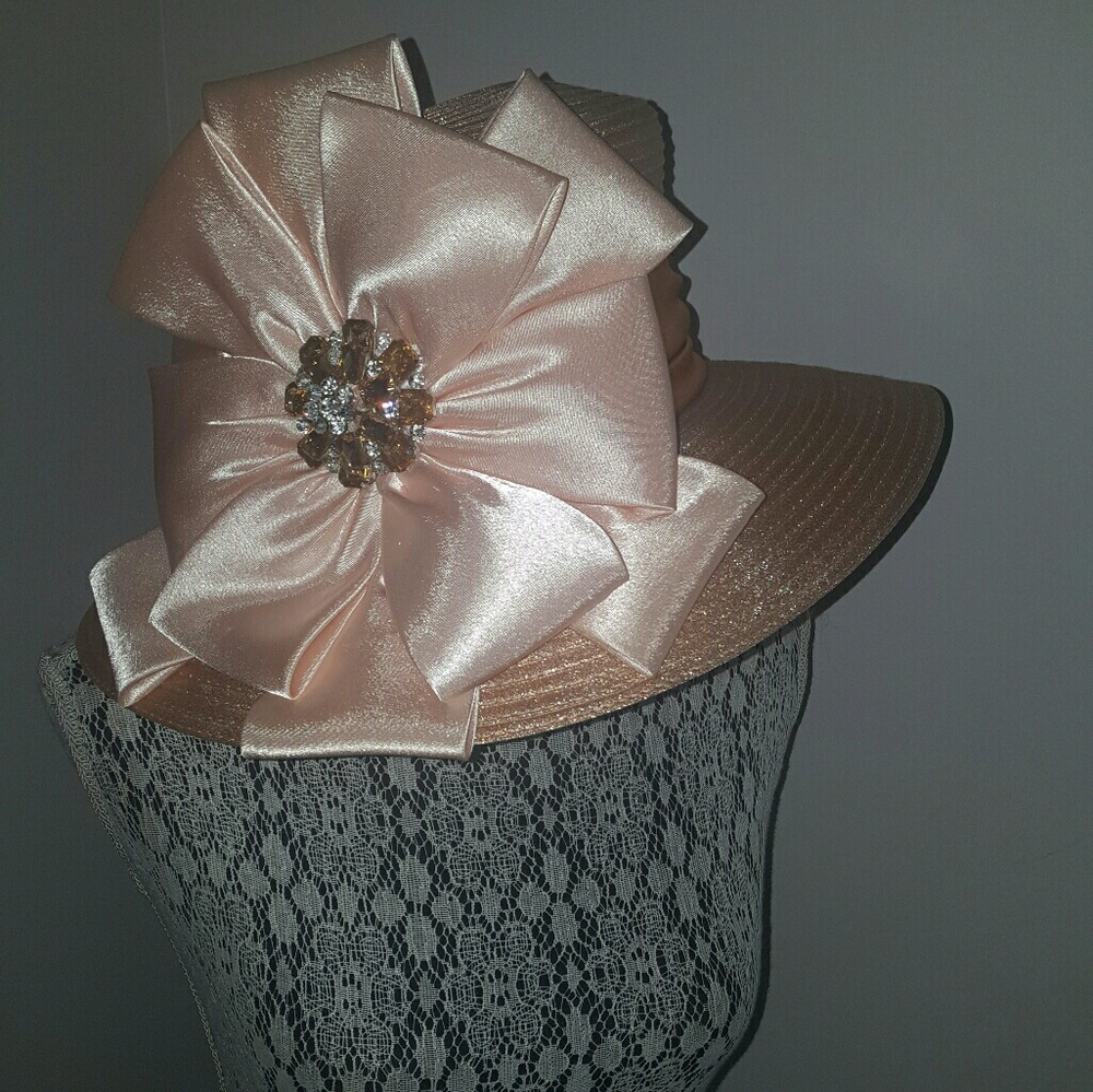 New with tags blush colored derby Style hat