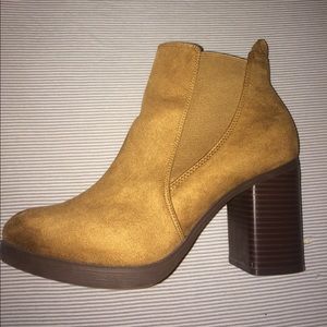 Suede boots