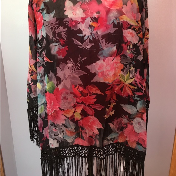 Last One! Small. Fringed Floral Kimono - Picture 4 of 5