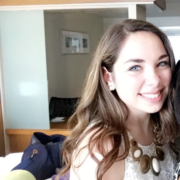 Meet your Posher, Taylor - Picture 3 of 4