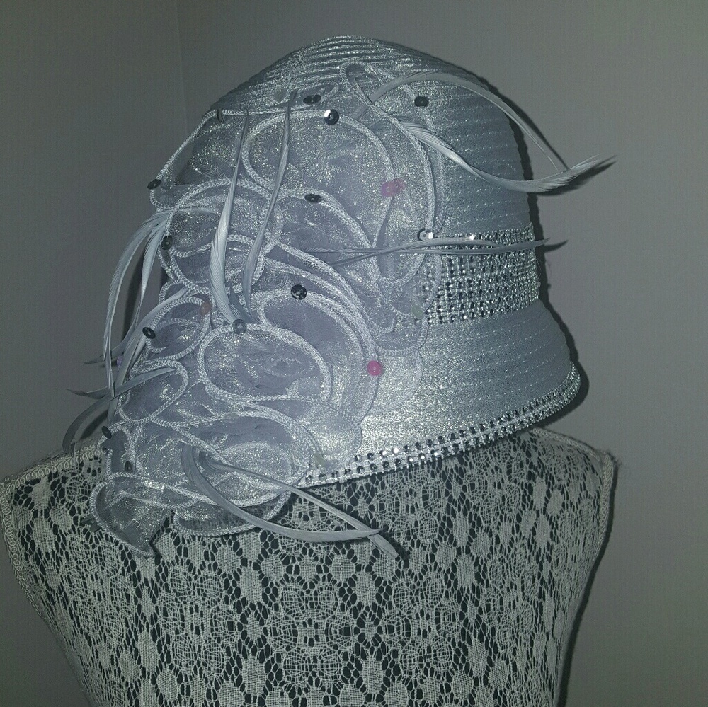 New with tags silver derby Style hat