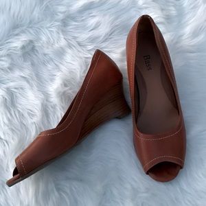 Cognac leather Bass wedges