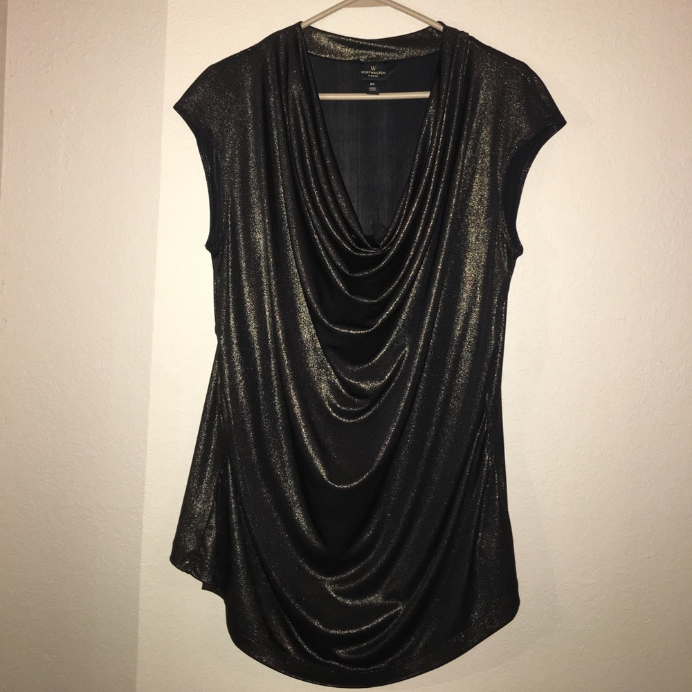 Such a fun top!! NEVER WORN!