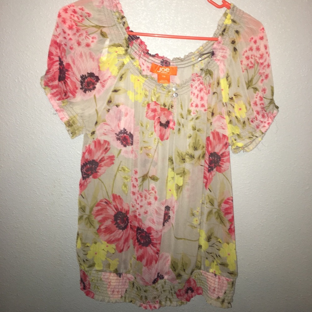 Blouse with pretty flowers