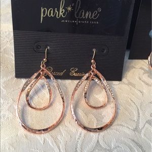 NWOT Belle Rose Gold Earrings