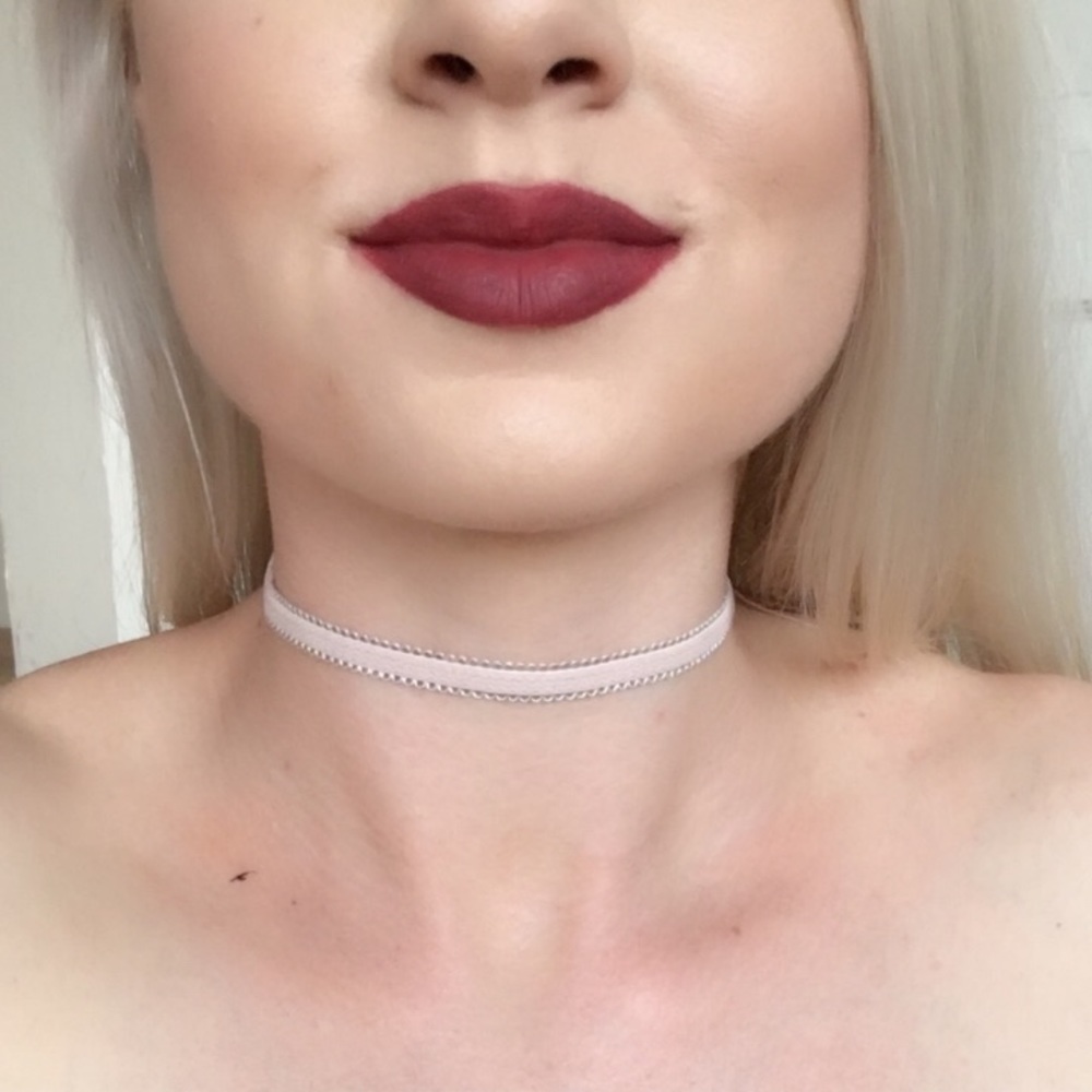 "Demi" Dainty Rose Choker - Picture 1 of 4