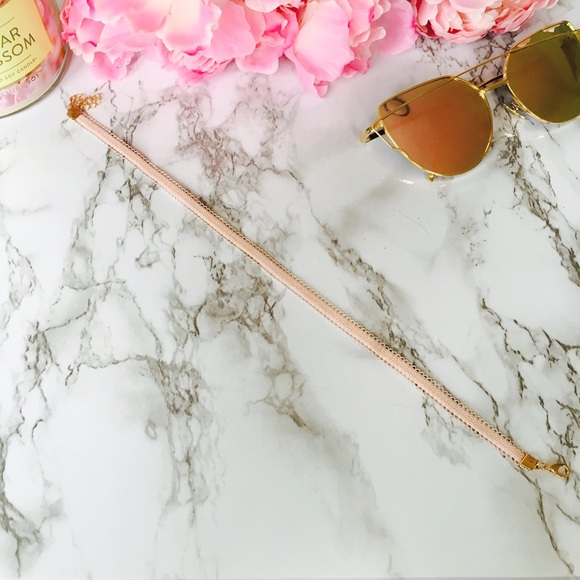 "Demi" Dainty Rose Choker - Picture 3 of 4