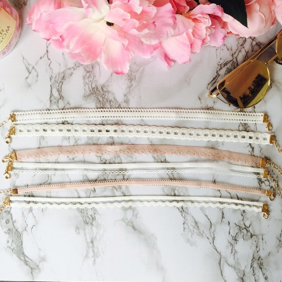 "Demi" Dainty Rose Choker - Picture 4 of 4