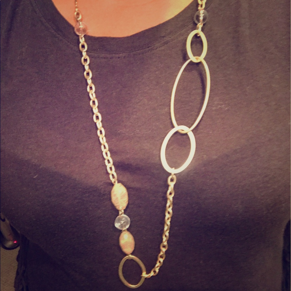 Stella & Dot Gold single layer necklace w/stones