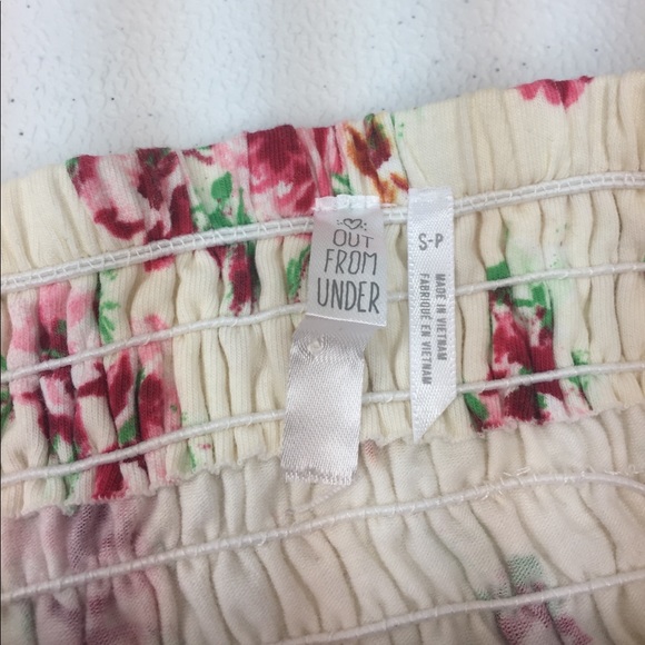 🌺🌸💄SOLD💄Floral off the shoulder crop top 🌸🌺 - Picture 4 of 7