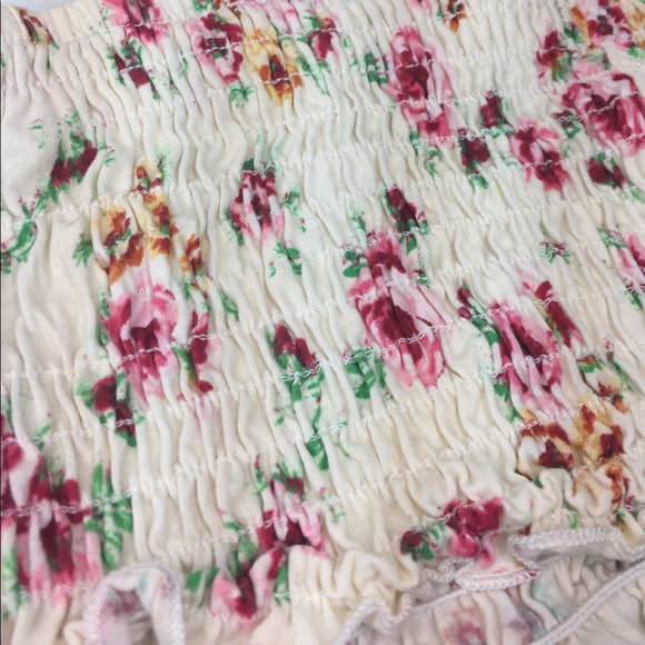 🌺🌸💄SOLD💄Floral off the shoulder crop top 🌸🌺 - Picture 6 of 7