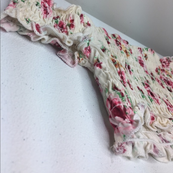 🌺🌸💄SOLD💄Floral off the shoulder crop top 🌸🌺 - Picture 7 of 7