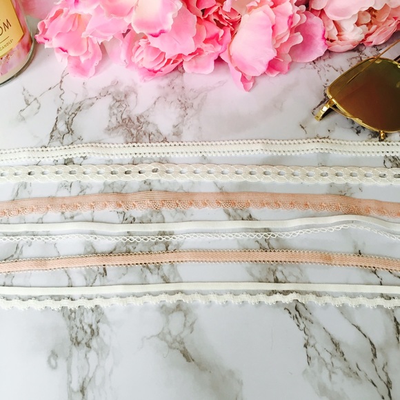 "Carmen" White Lattice Choker - Picture 4 of 5