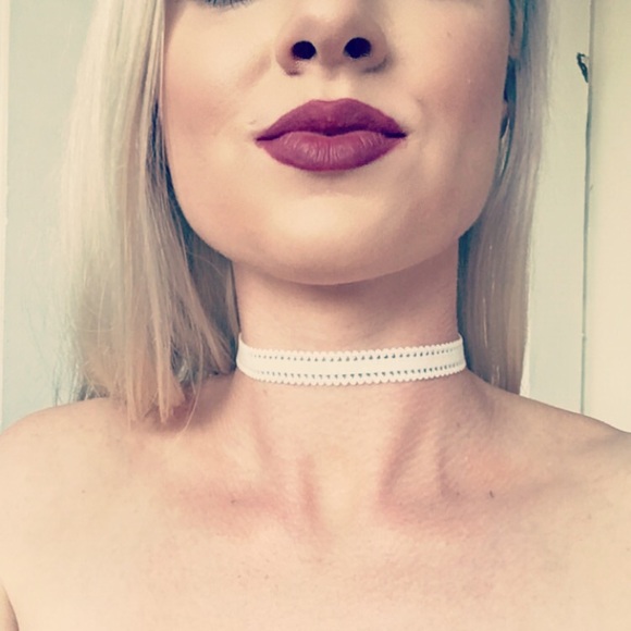 "Carmen" White Lattice Choker - Picture 5 of 5