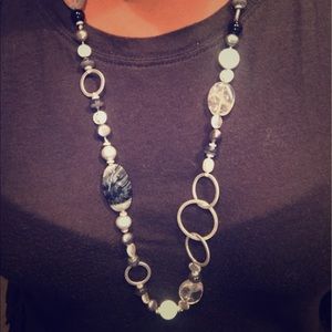 Stella & Dot Silver single layer necklace