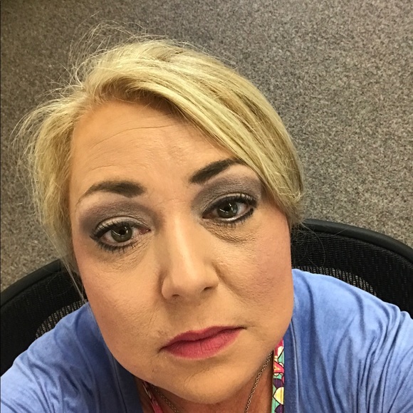 Meet your Posher, Renee - Picture 2 of 4