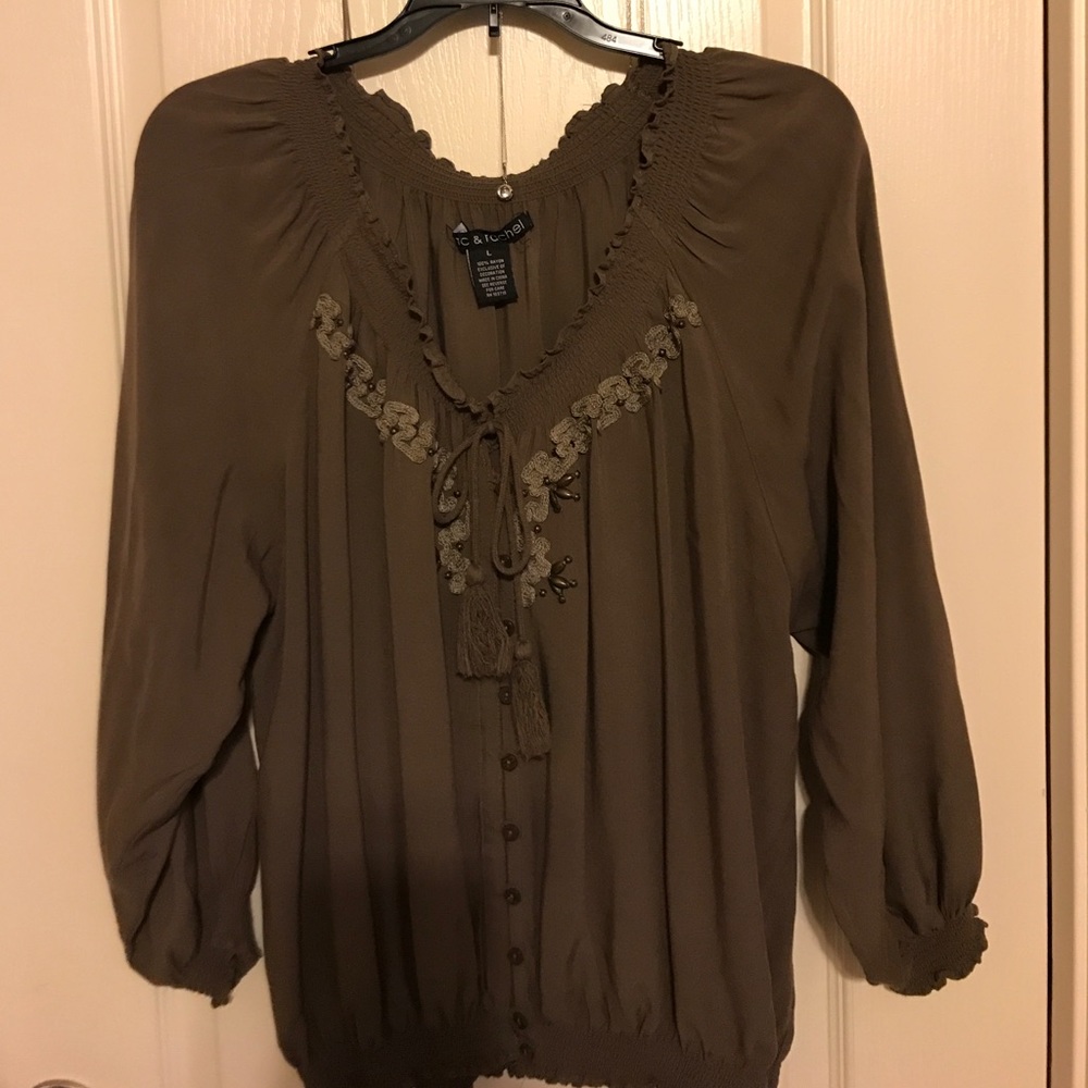 Beautiful long-Sleeved Blouse