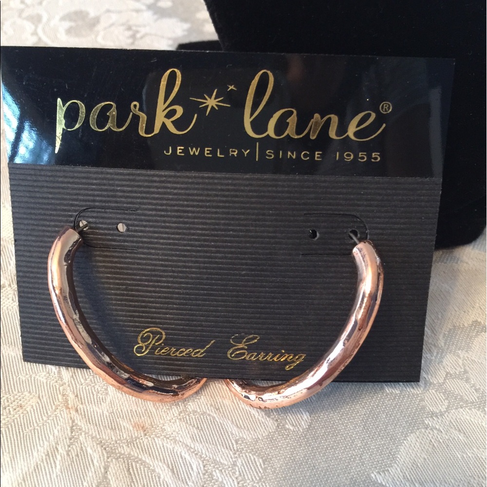 NWOT En Vogue Rose Gold Earrings