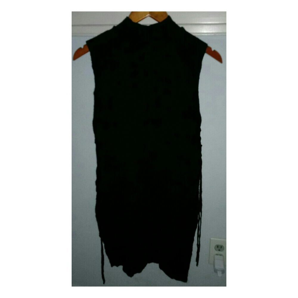 Sleeveless top small high neck