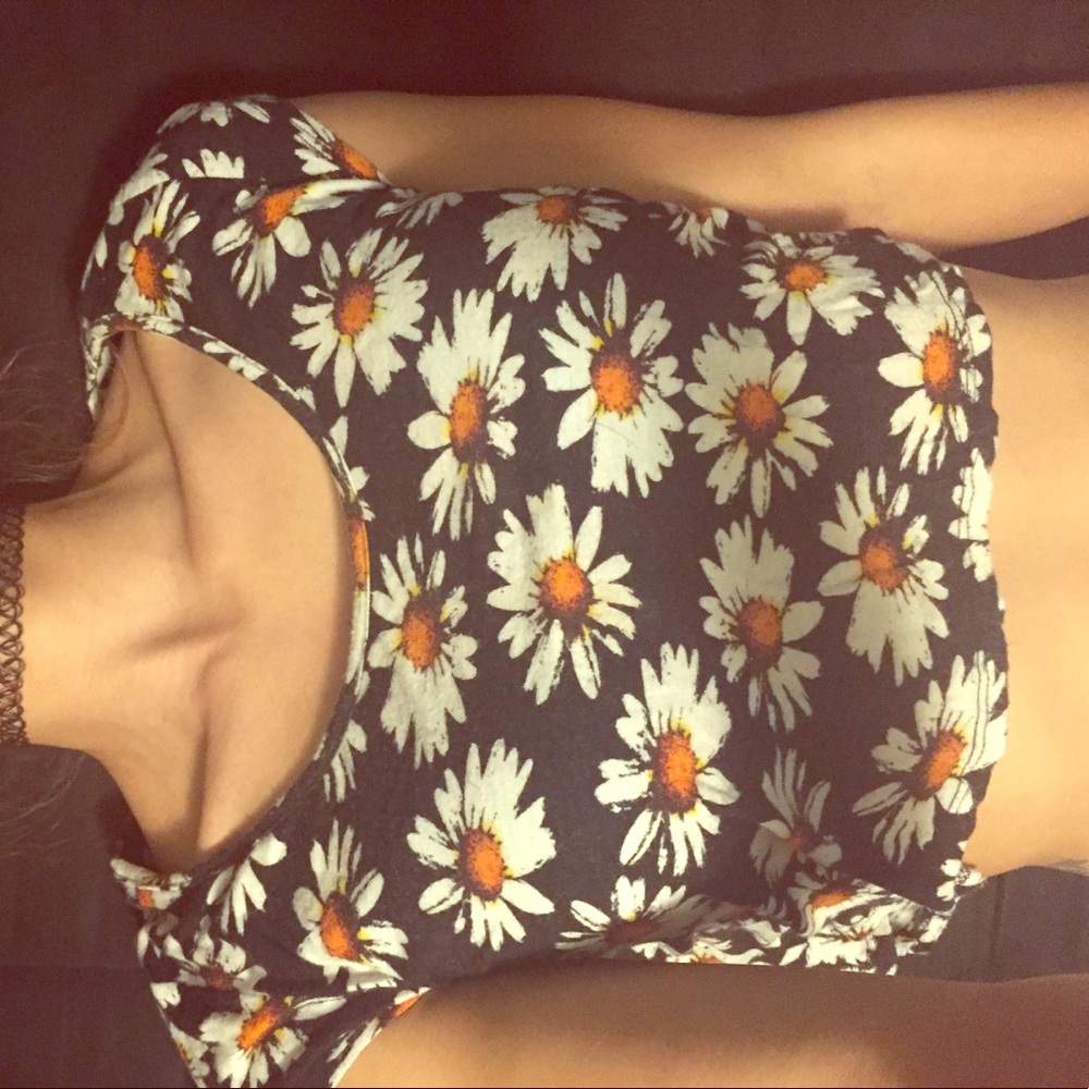 Black Daisy 🌻Crop top