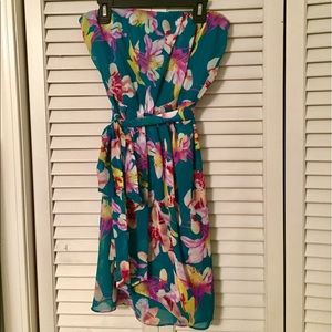 Adorable strapless Express dress!