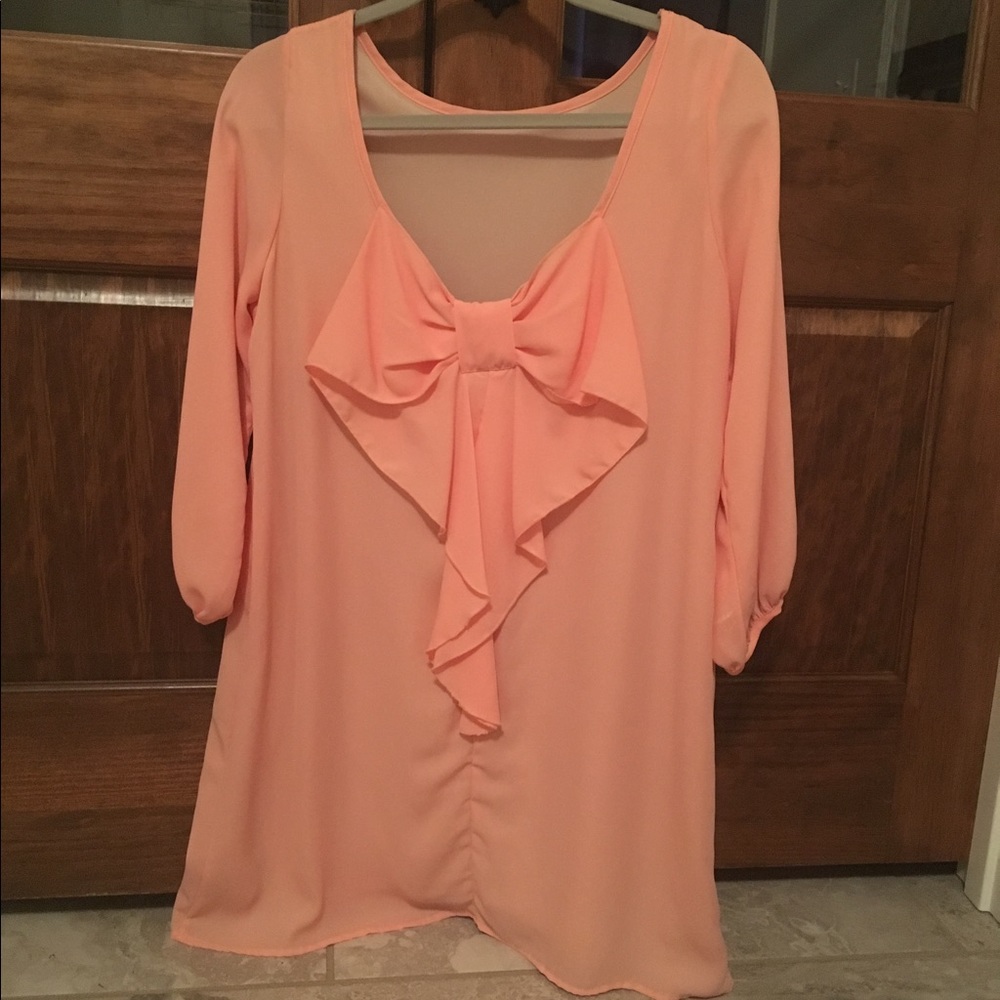 Cute flowy peach dress👗